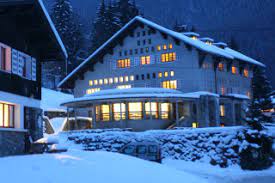 MOTONEIGE ELECTRIQUE ET SKI ALPIN