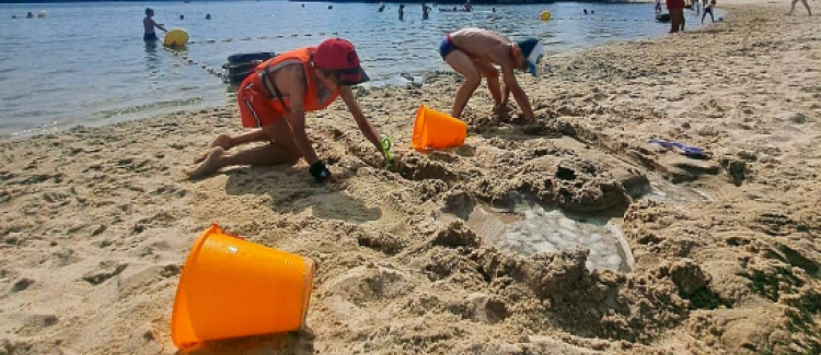 Jeux sur la plage de la Monnerie
