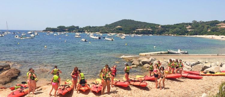 Supernova Camp de vacances en Corse bouée tractée sur la Méditerranée