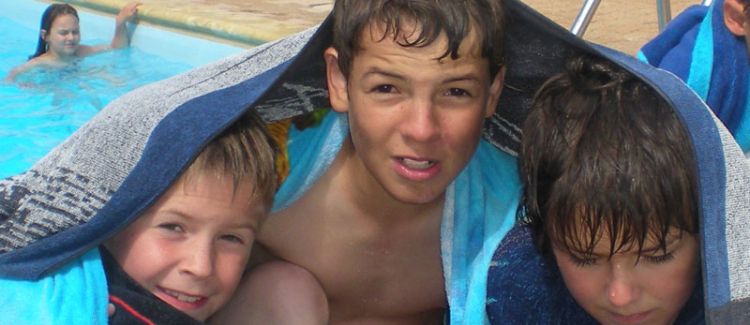 Baignade piscine ou lac bleu