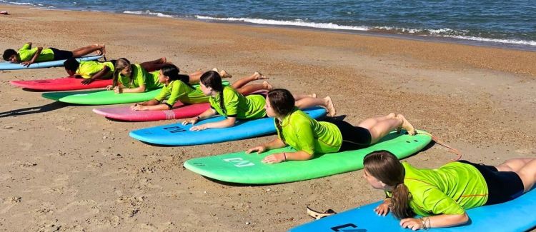 Supernova soleil océan et sensation groupe ado surf