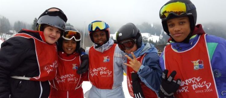 Un groupe Nature Pour Tous en colonie de vacances ski