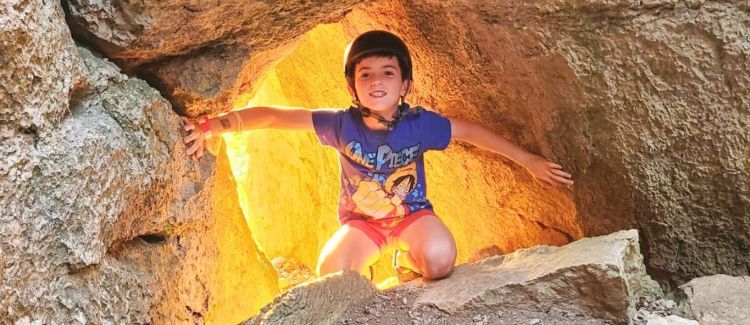 Supernova colonie de vacances enfants qui font du kayak sur l'ardèche