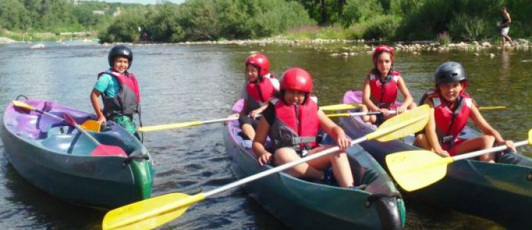 Supernova colonie de vacances enfants en kayak sur l'ardèche