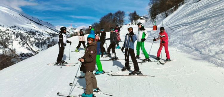 Groupe en cours de ski