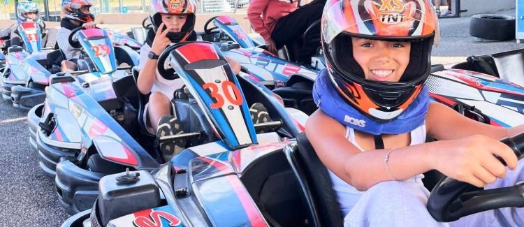 Supernova stage sportif enfants qui font de l'escalade en ardèche parois naturelles