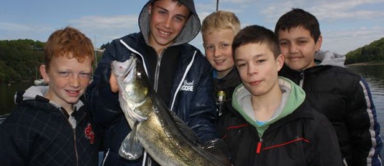 Pêche du sandre au ver manié