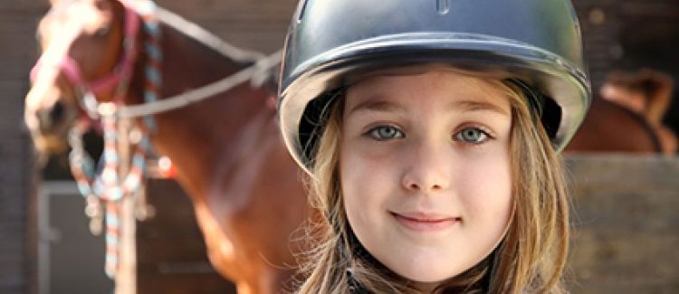 Supernova stage équitation enfant de 8 ans prête pour l'équitation