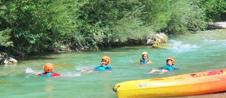 Supernova colonie de vacances cours de kayak accompagné pour les enfants drôme